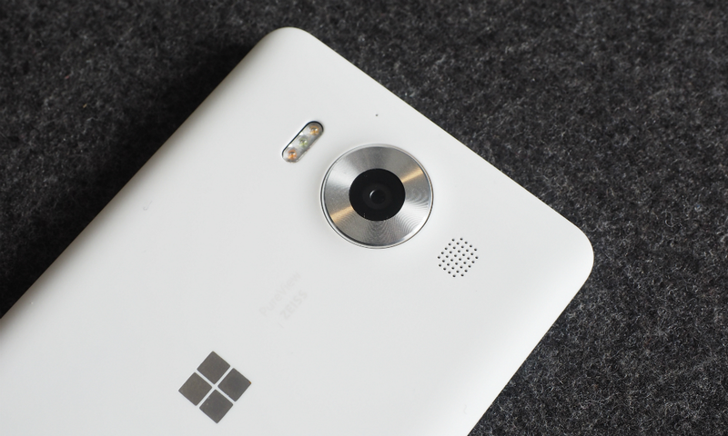 Illustration for article titled Lumia 950 Review: Microsoft's Best Ideas Still Don't Fit In Your Hand